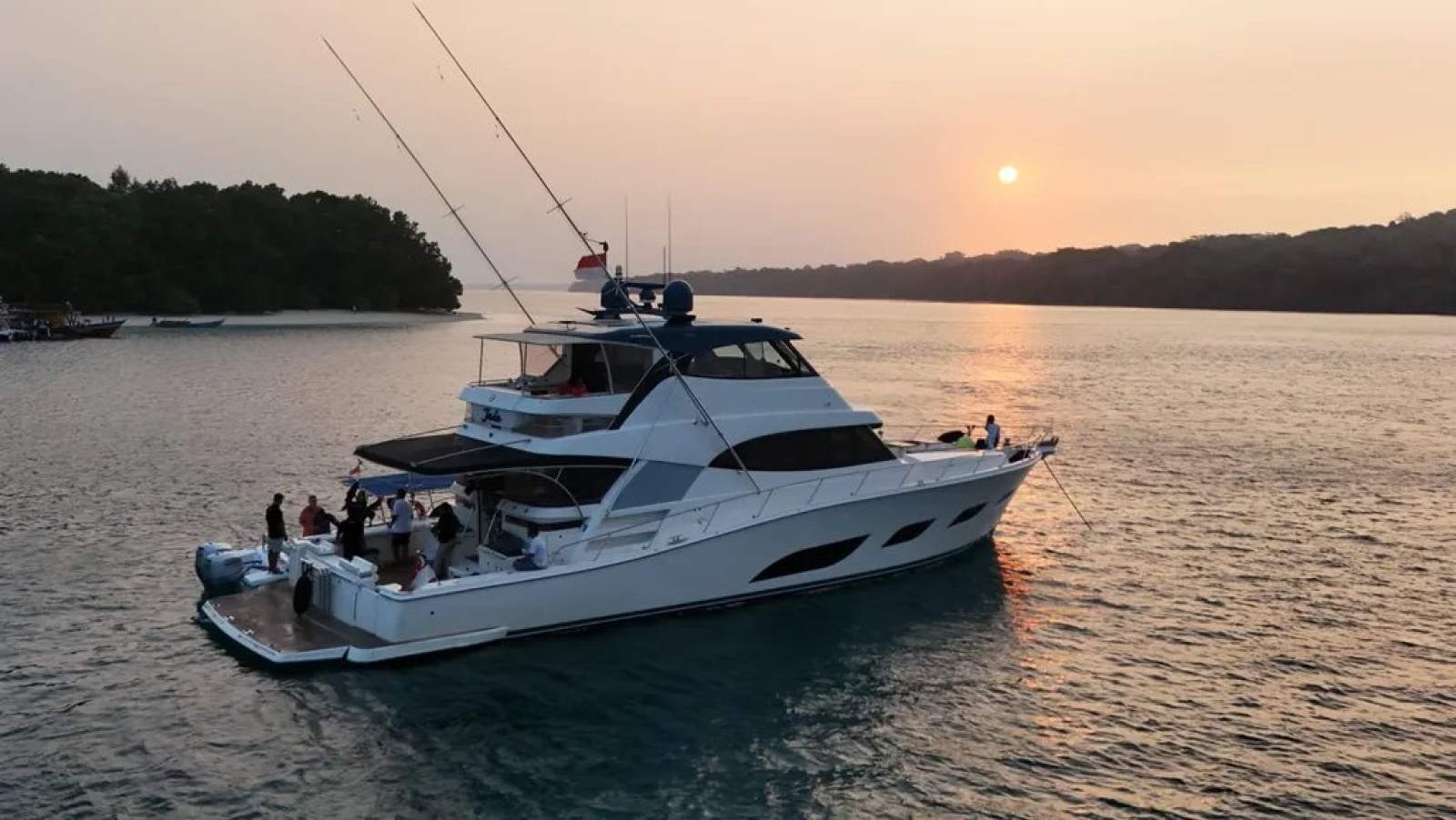 Riviera 72 Sports Motor Yacht - Exceptional condition