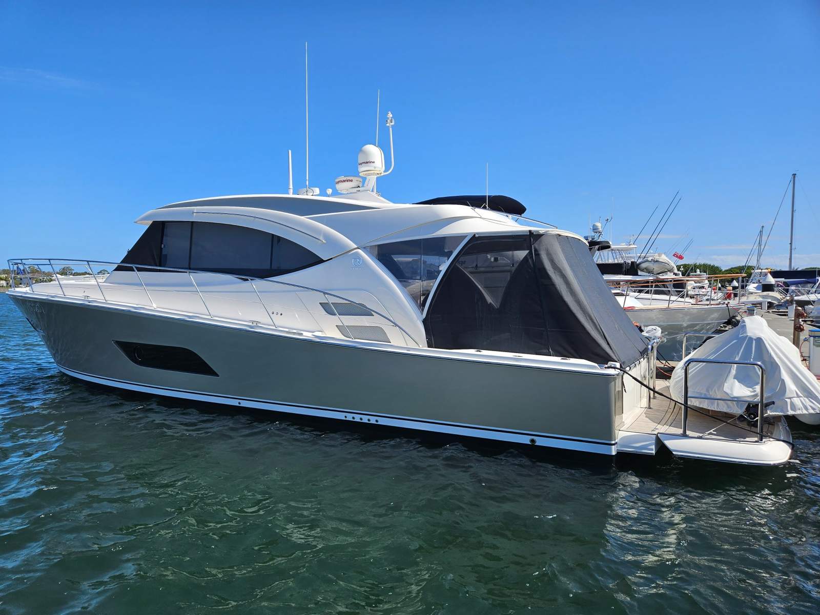 Riviera 525 SUV - 2016 - Available Late September