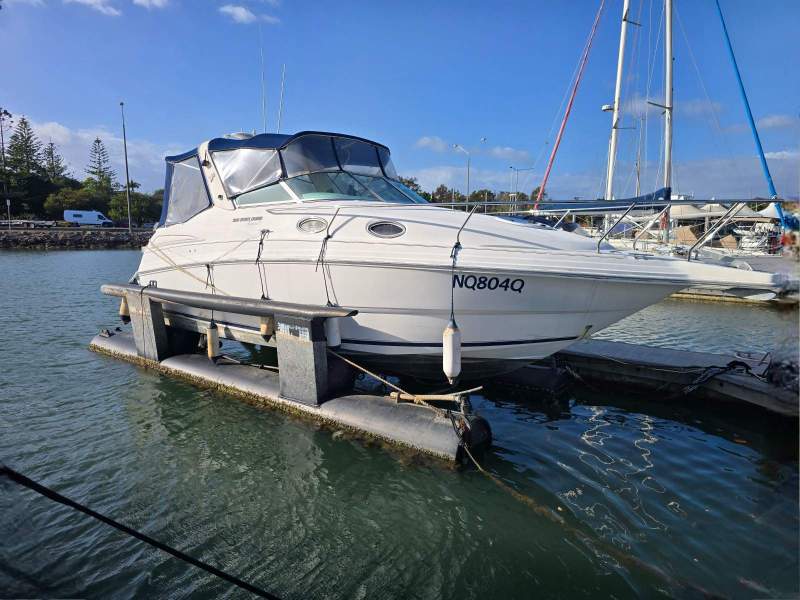 Mustang 2800 Sportscruiser with Air Dock
