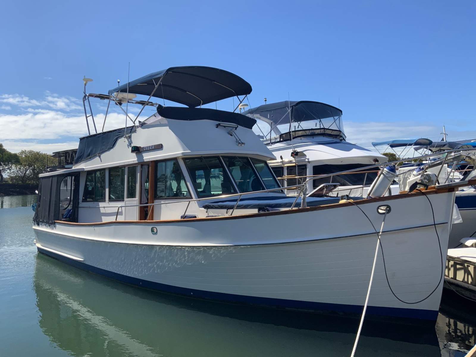 Grand Banks 36 Flybridge Cruiser:GRAND BANKS 36