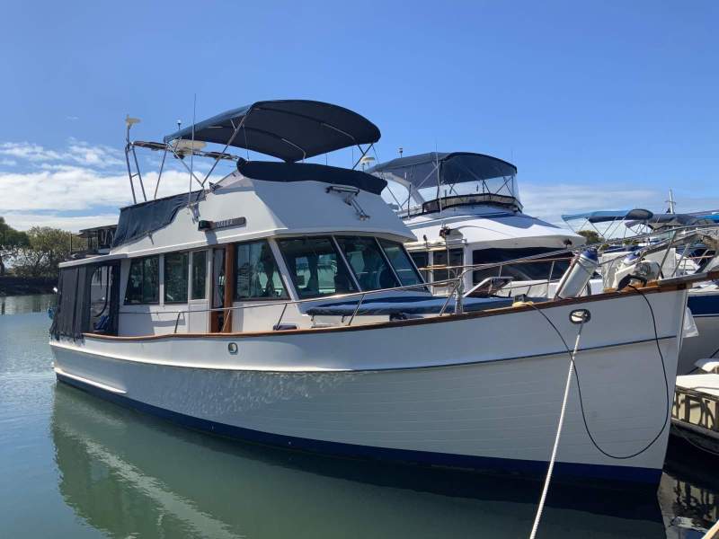 Grand Banks 36 Flybridge Cruiser