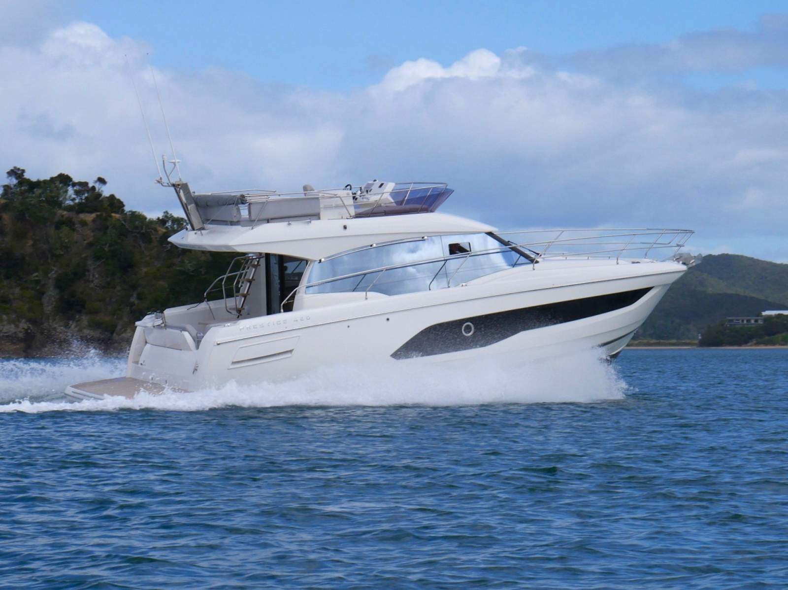 Prestige 420 F - Virtually New, Ready Now
