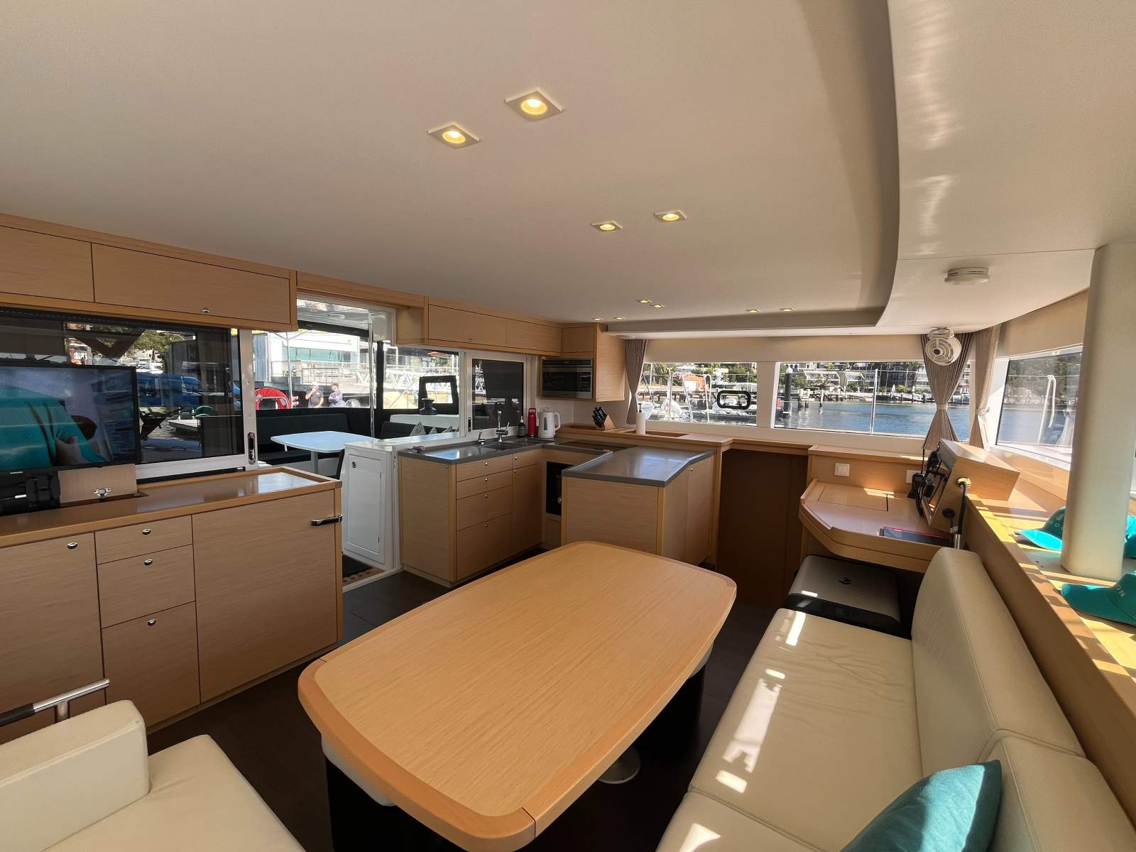 Lagoon 450 Sports Top
