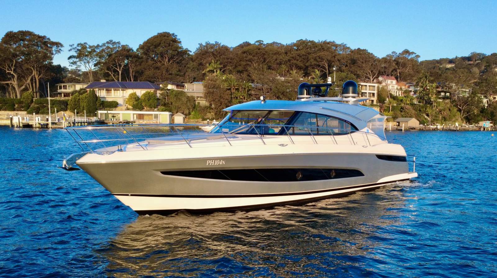 Riviera 5400 Sport Yacht Platinum Edition
