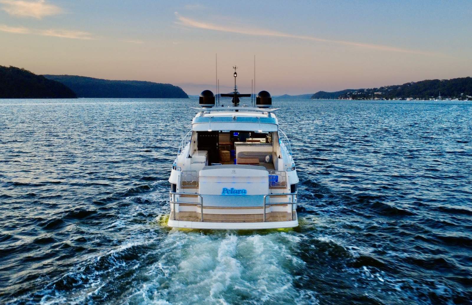 Riviera 5400 Sport Yacht Platinum Edition