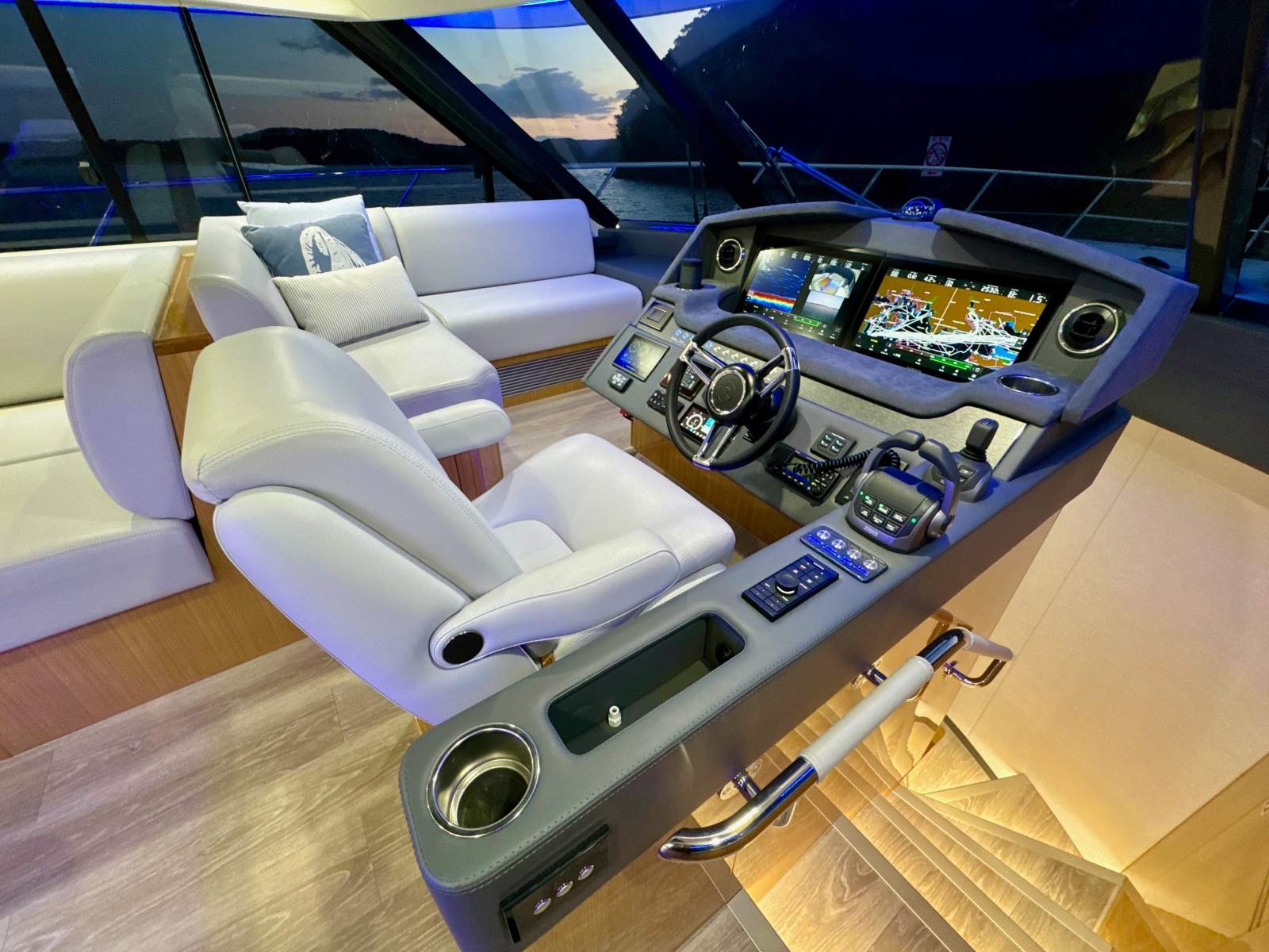 Riviera 5400 Sport Yacht Platinum Edition