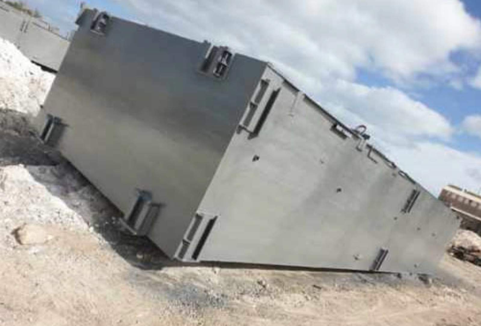PONTOON BARGE - FOUR SEPARATE PONTOONS