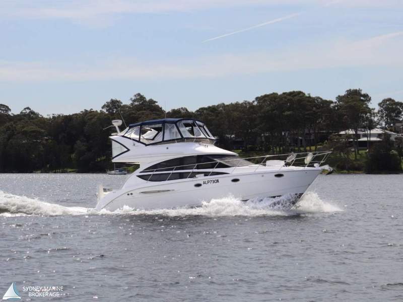Meridian 391 Flybridge Cruiser
