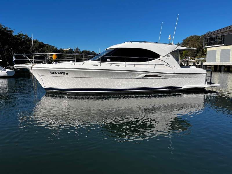 Riviera 3600 Sport Yacht