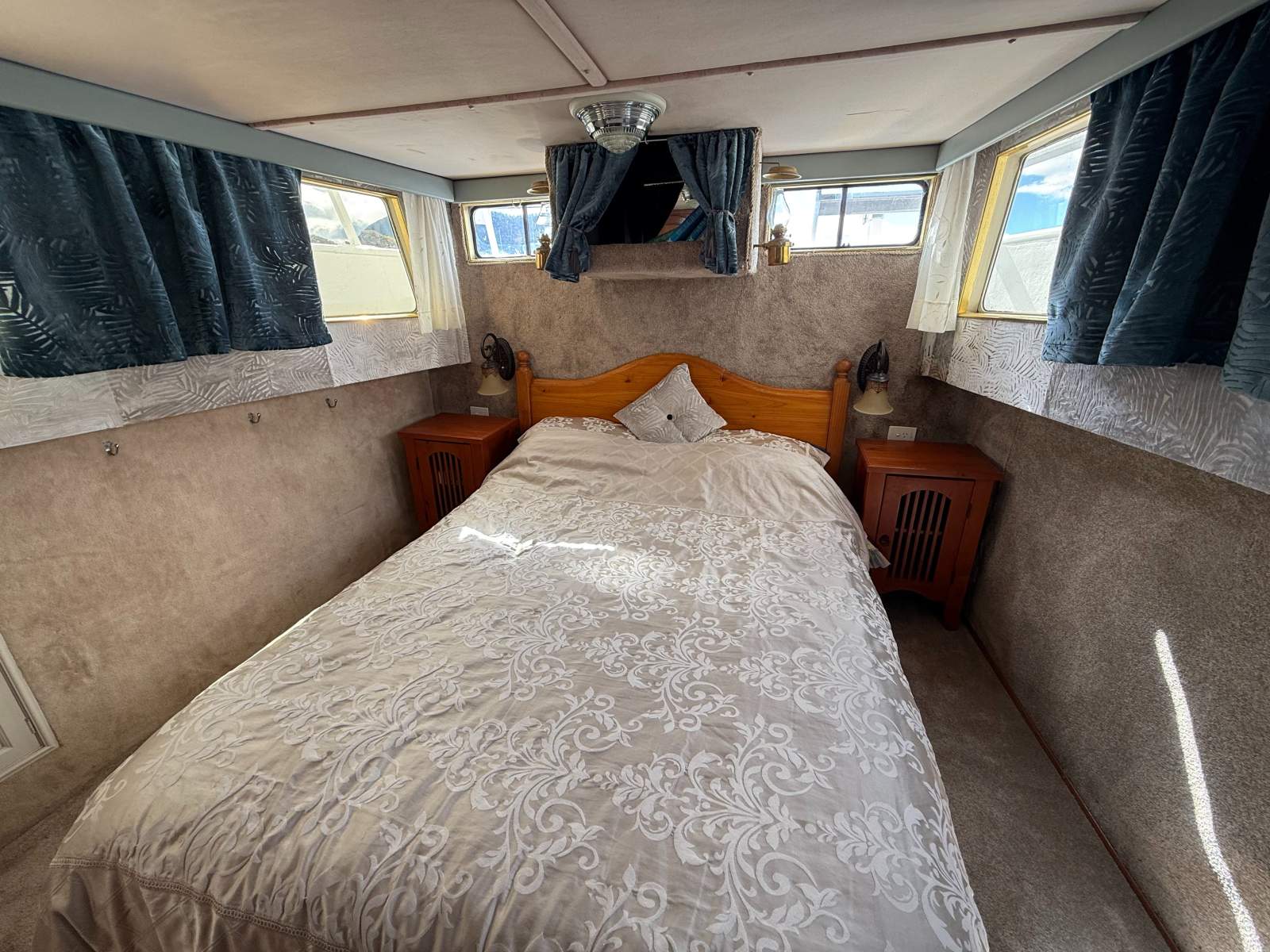 Holmes 51 Motor Cruiser KOORINE