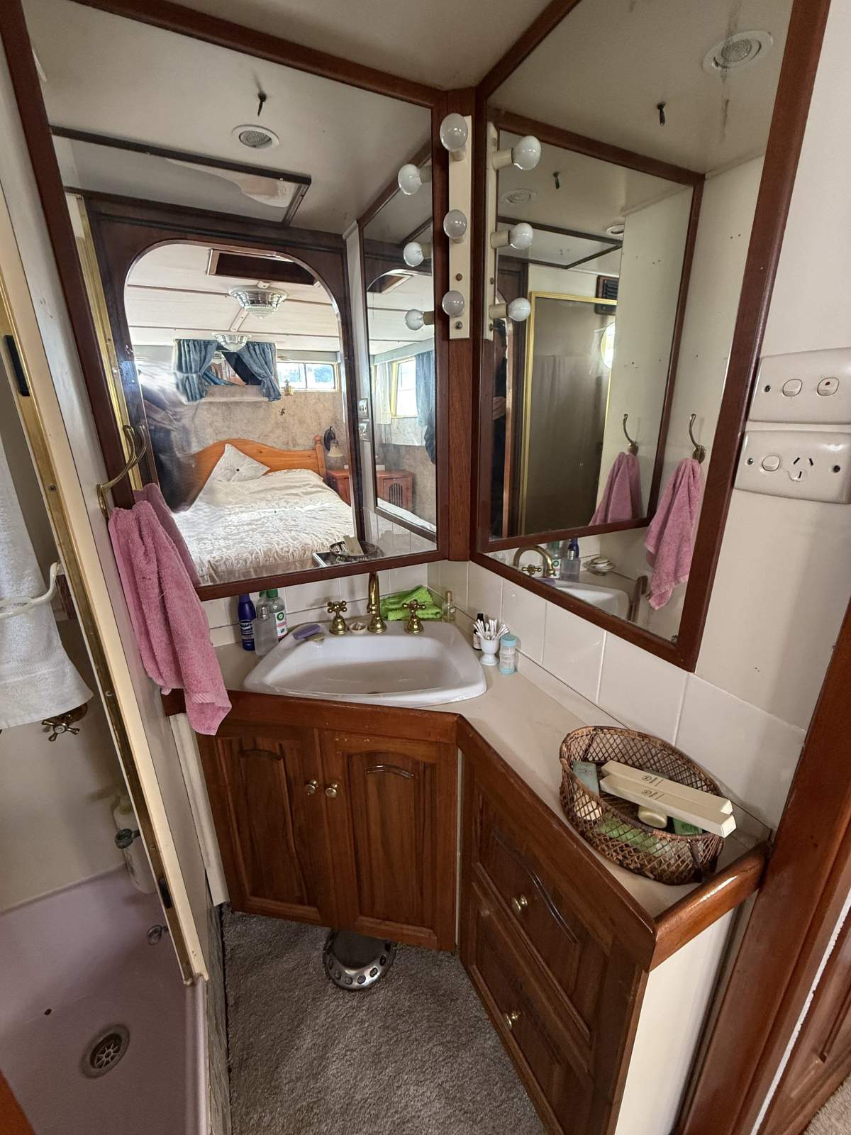 Holmes 51 Motor Cruiser KOORINE