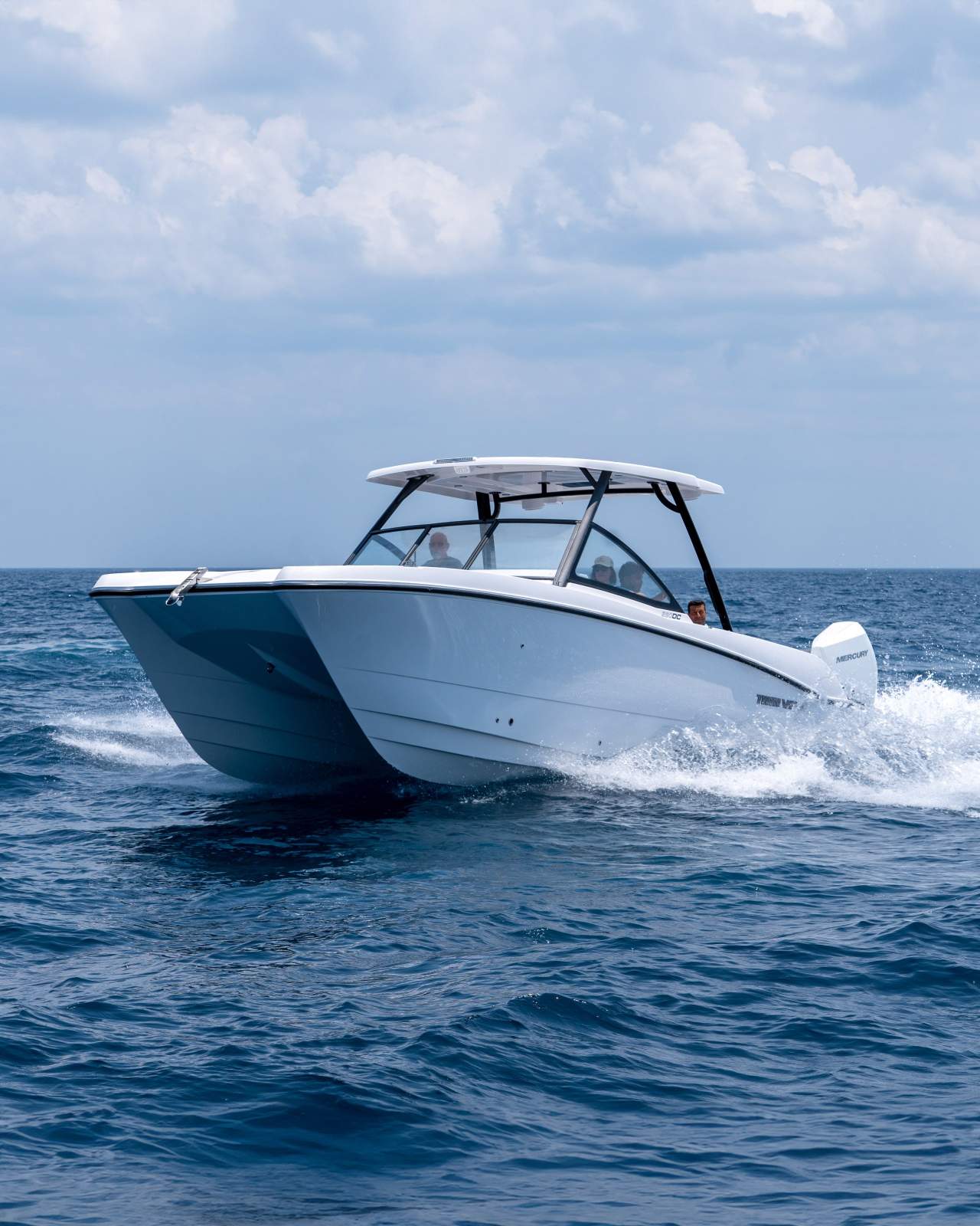 Twin Vee GFX 280 DC - Twin 300hp Yamaha outboards on Licenced Trailer