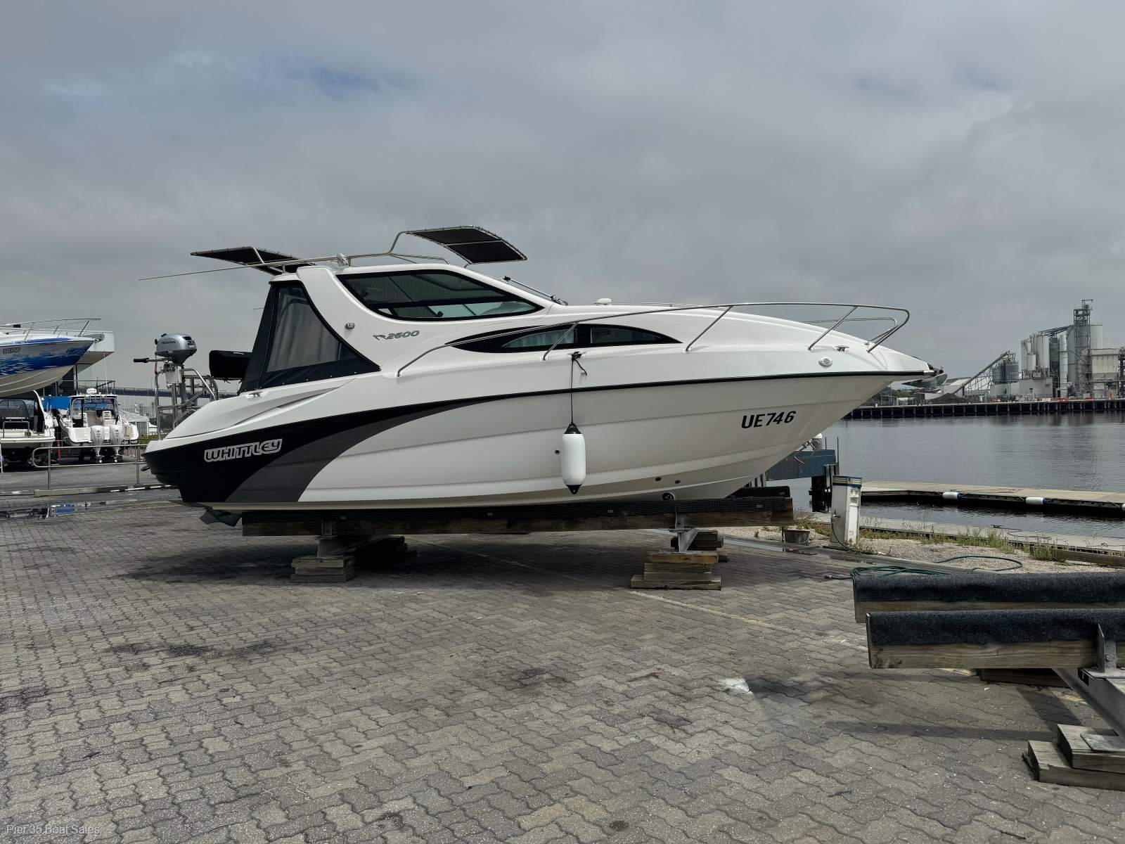 Whittley CR 2600 Hard TOP