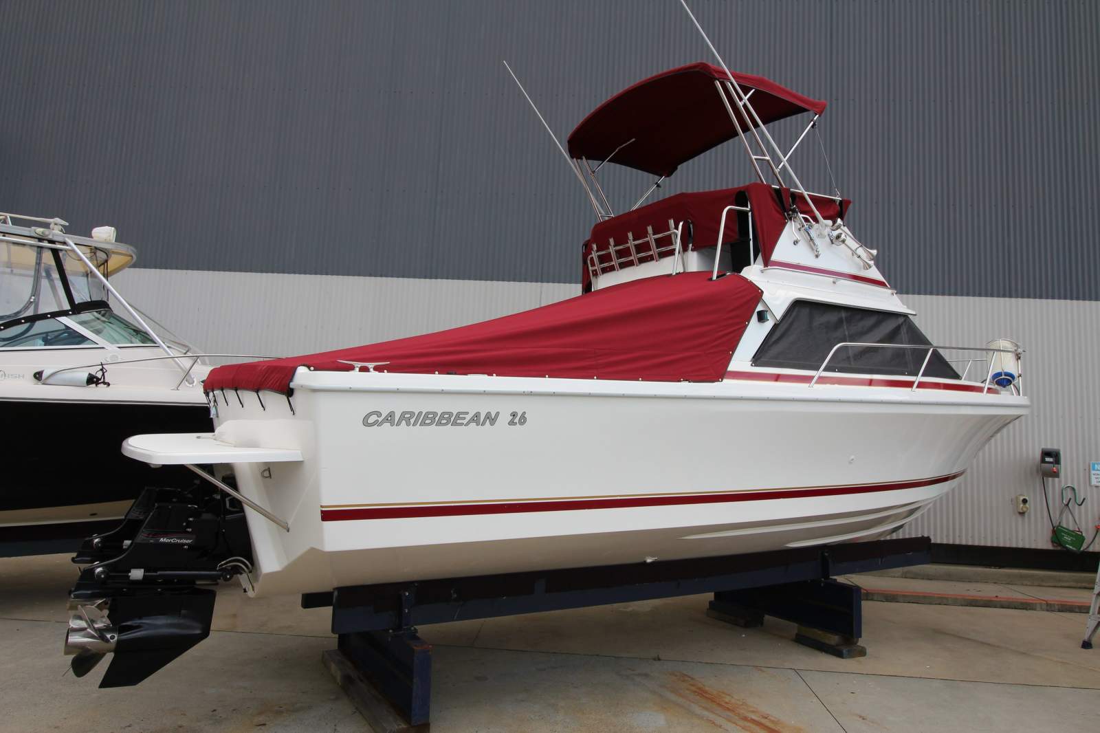 Caribbean 26 Flybridge Cruiser