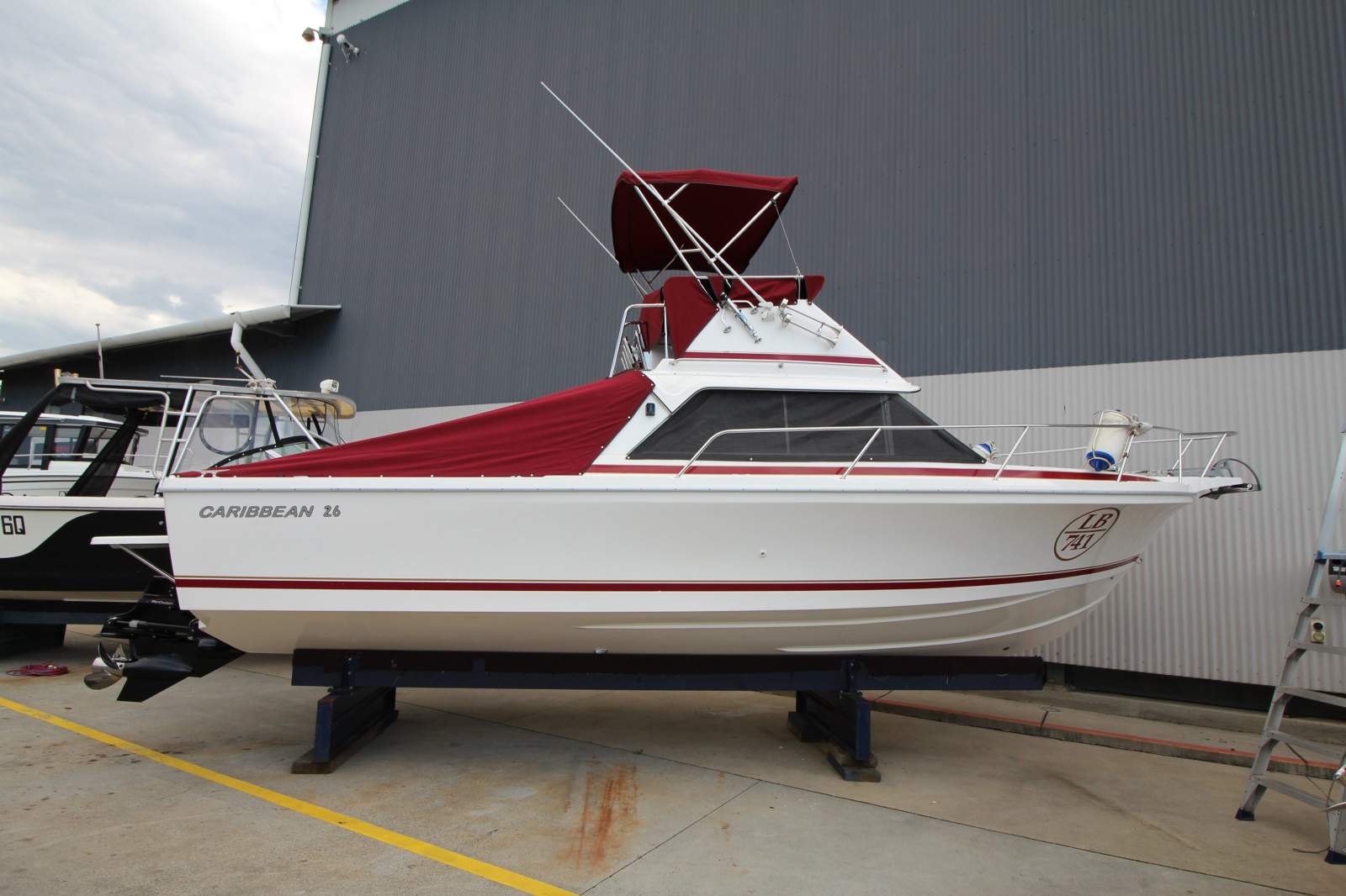 Caribbean 26 Flybridge Cruiser