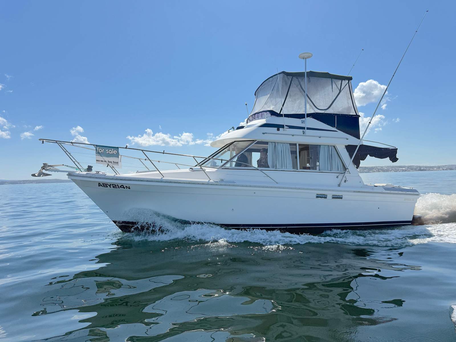 Riviera 32 Flybridge