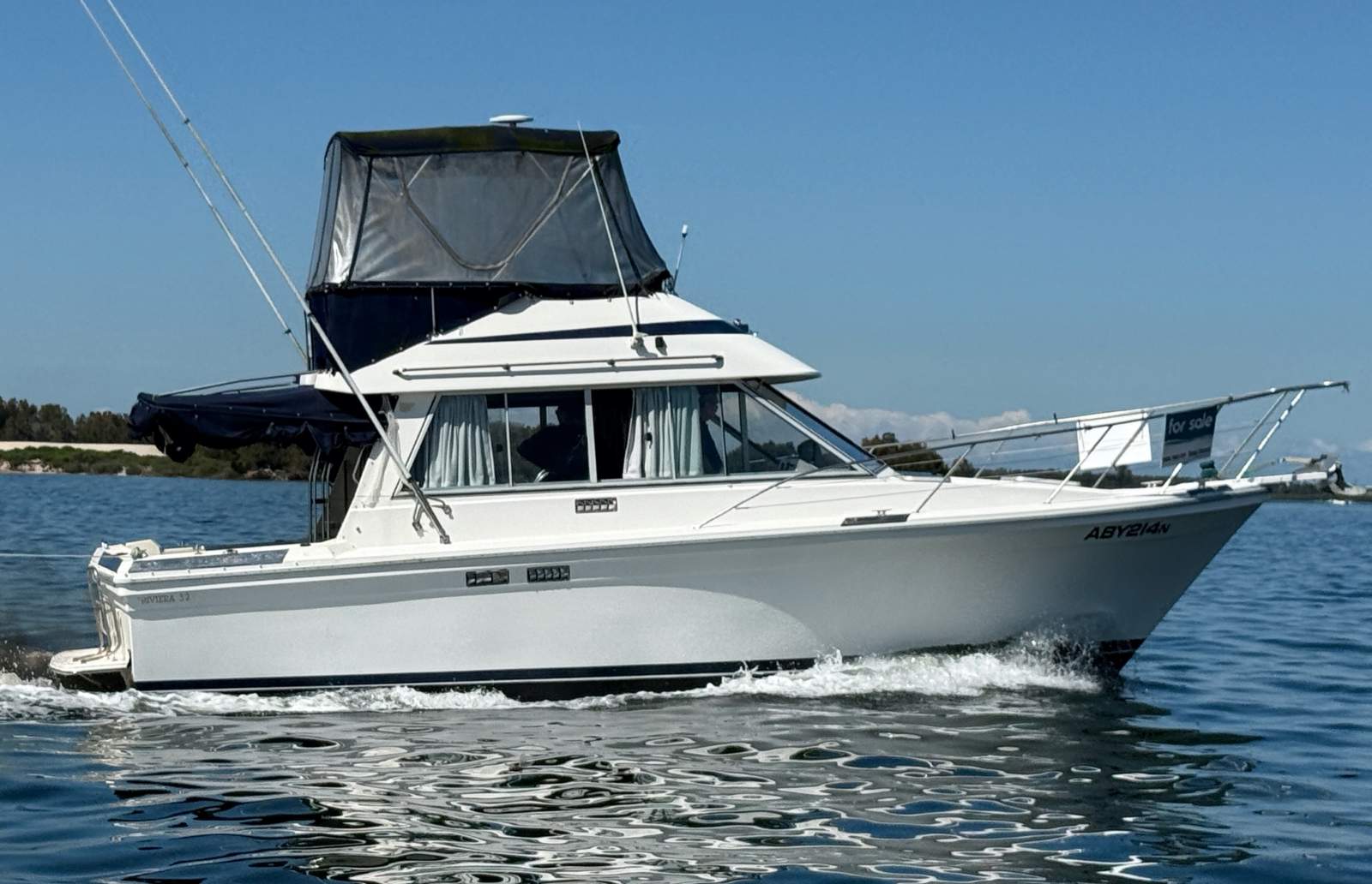 Riviera 32 Flybridge