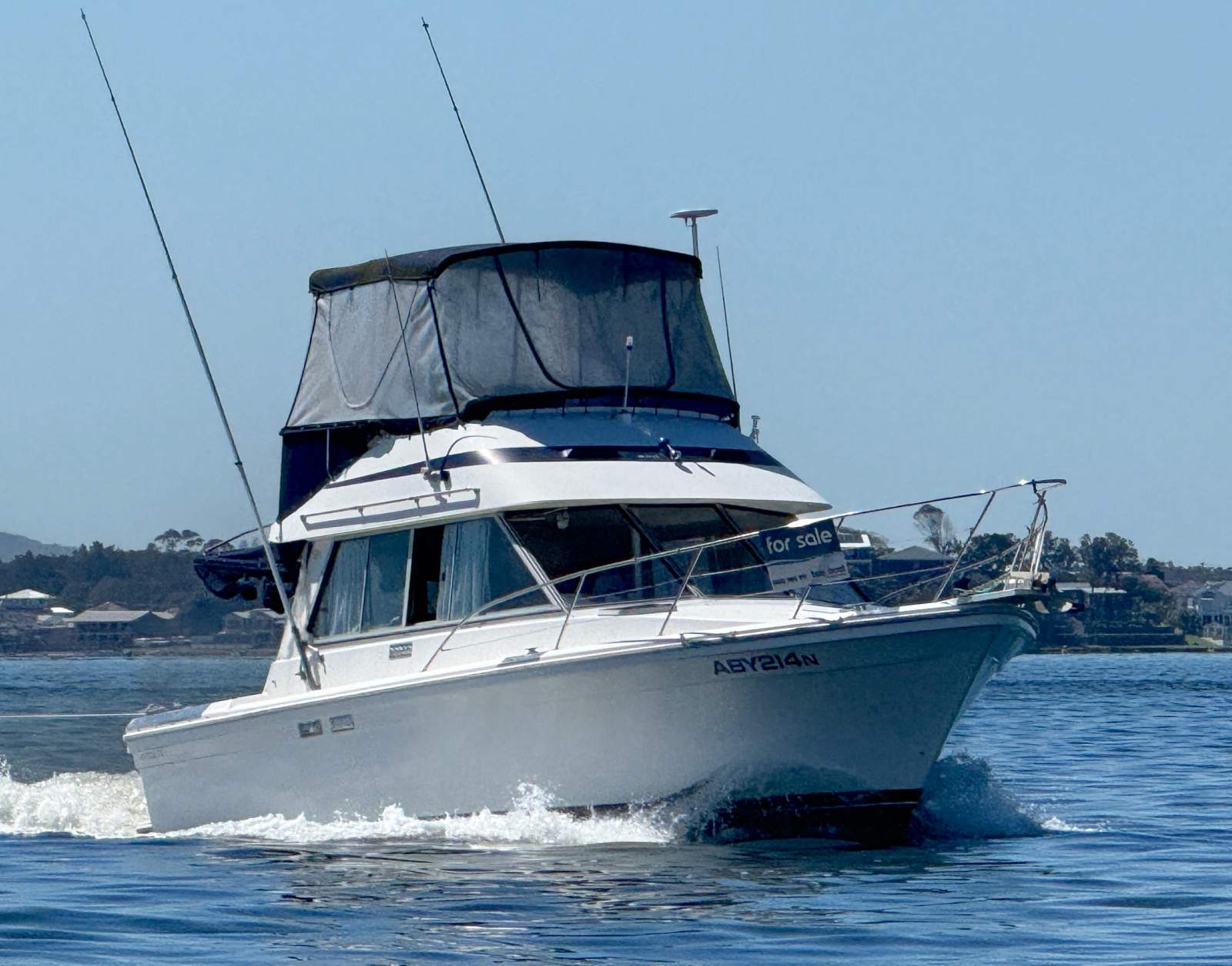 Riviera 32 Flybridge