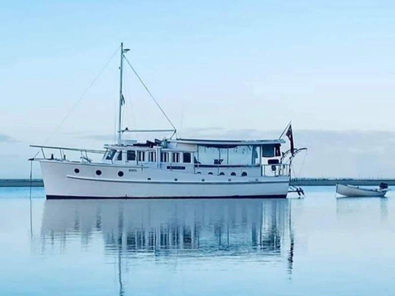 Bay Cruiser Albert Pryor 42ft Bridgedeck Cruiser