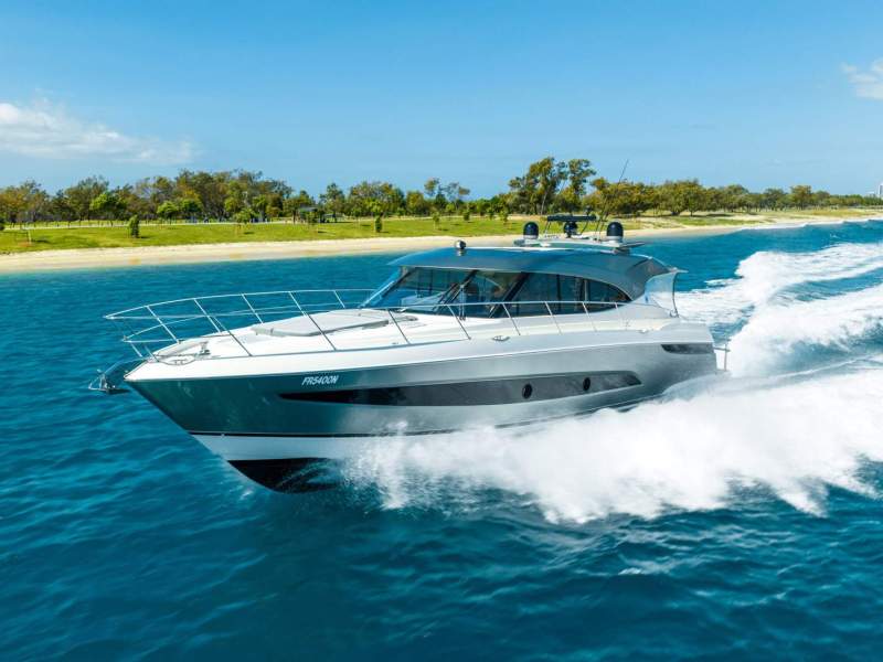 Riviera 5400 Sport Yacht Platinum Edition