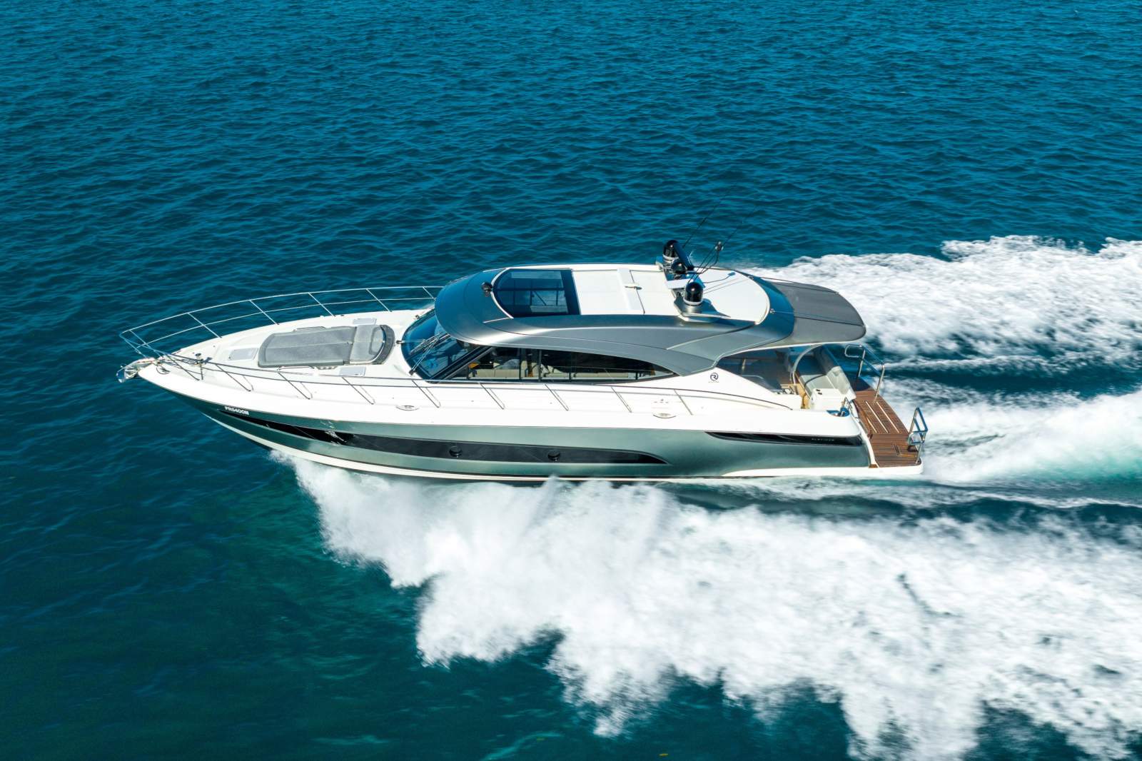 Riviera 5400 Sport Yacht Platinum Edition