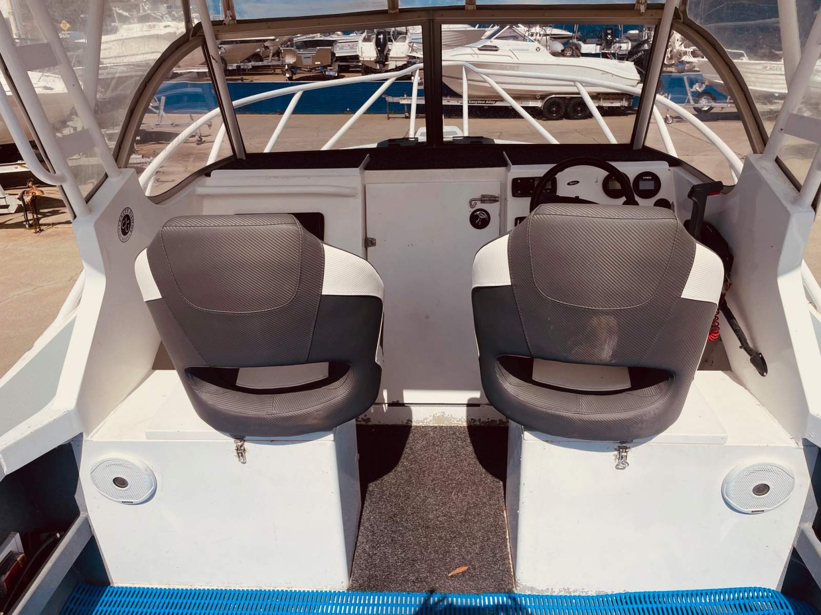 Blade 550 Sports Fish Cuddy