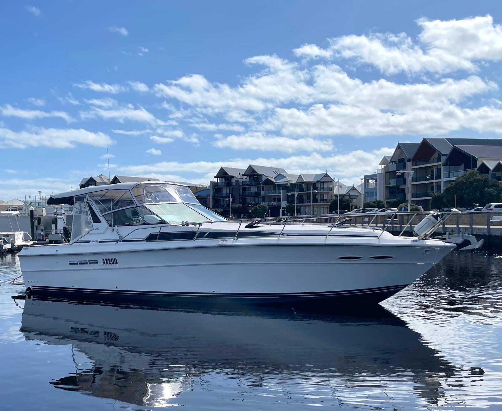 Sea Ray 390 Express Cruiser Amazing wide body entertainer