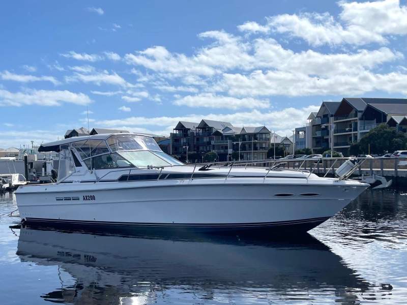 Sea Ray 390 Express Cruiser Amazing wide body entertainer