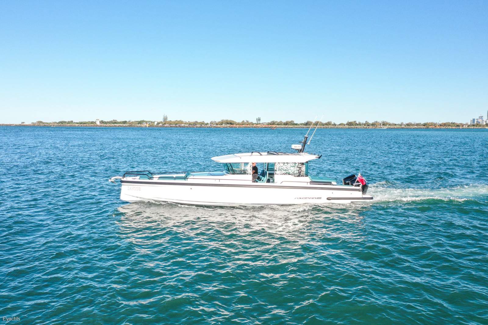 Axopar 37 Cross Cabin