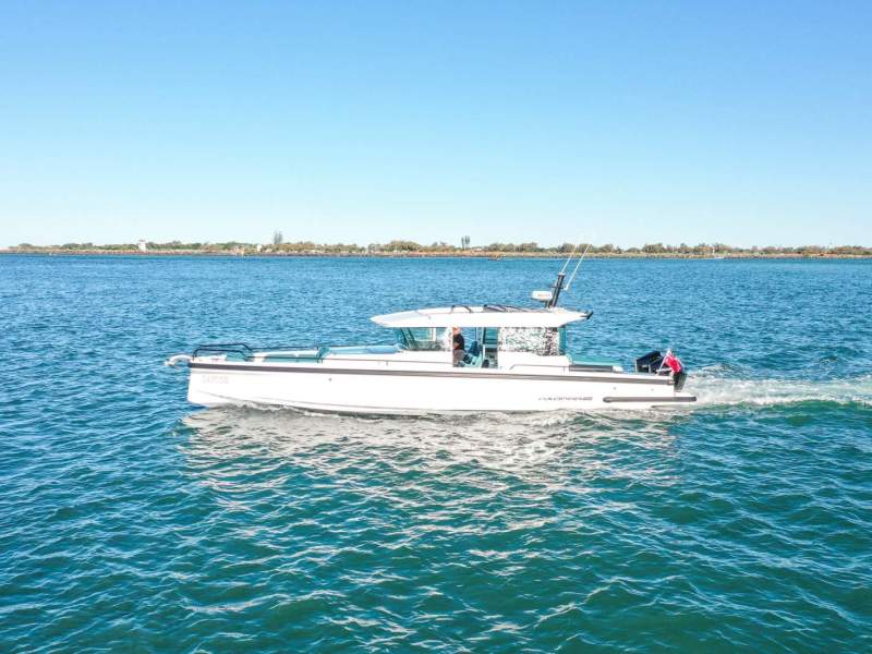 Axopar 37 Cross Cabin