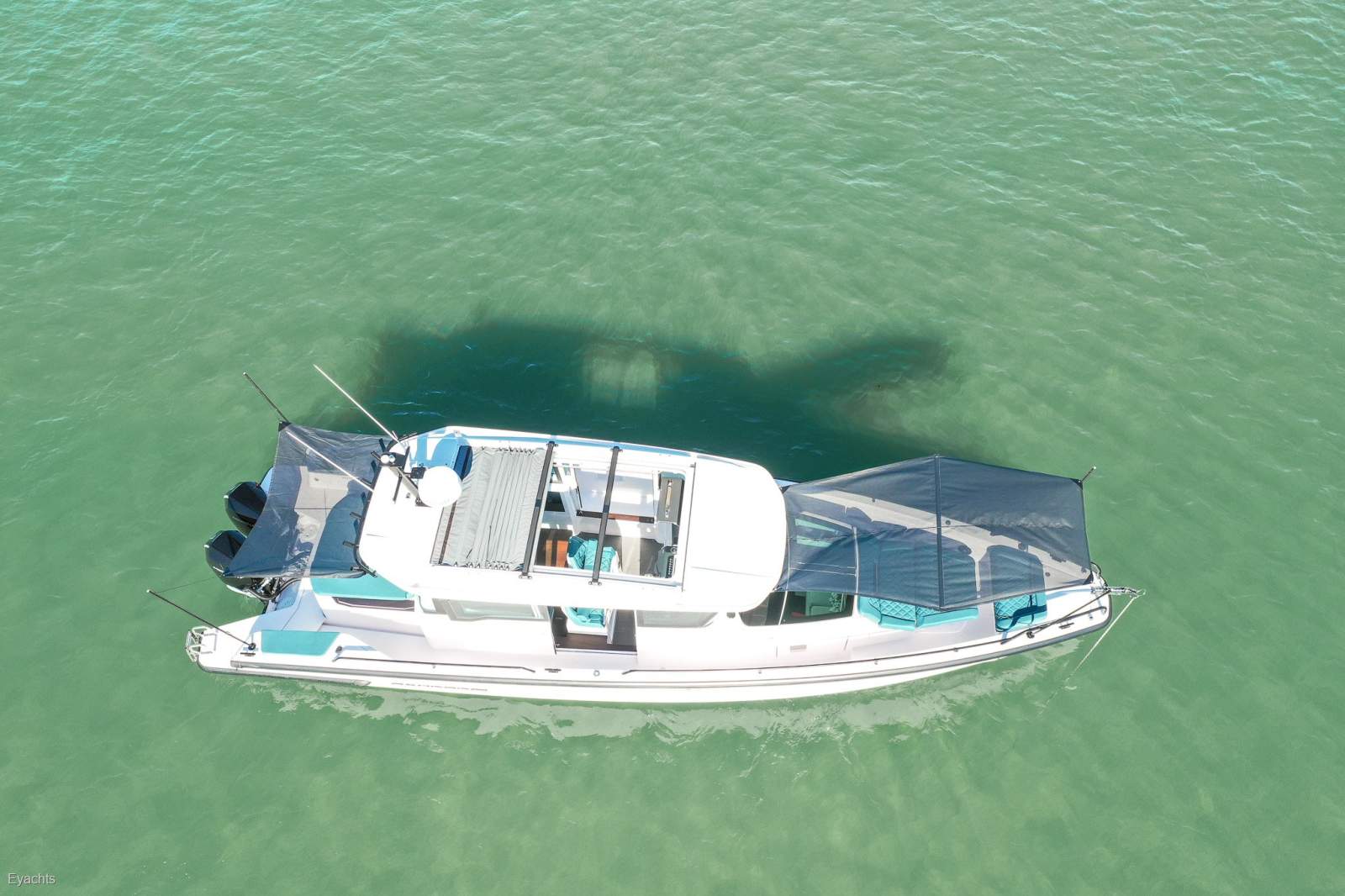 Axopar 37 Cross Cabin