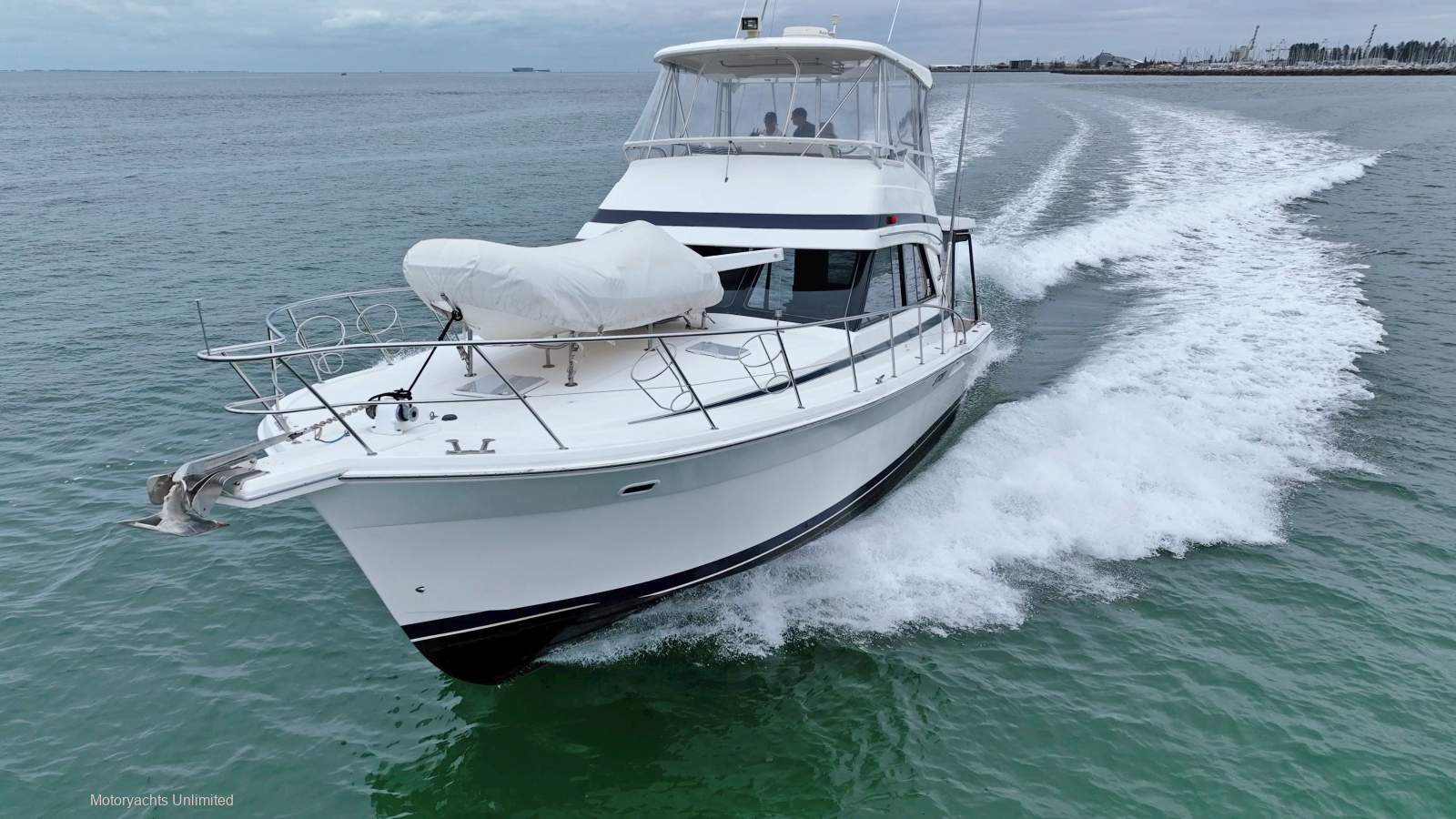 Riviera 43 Open Flybridge - Popular two cabin, two ensuite version