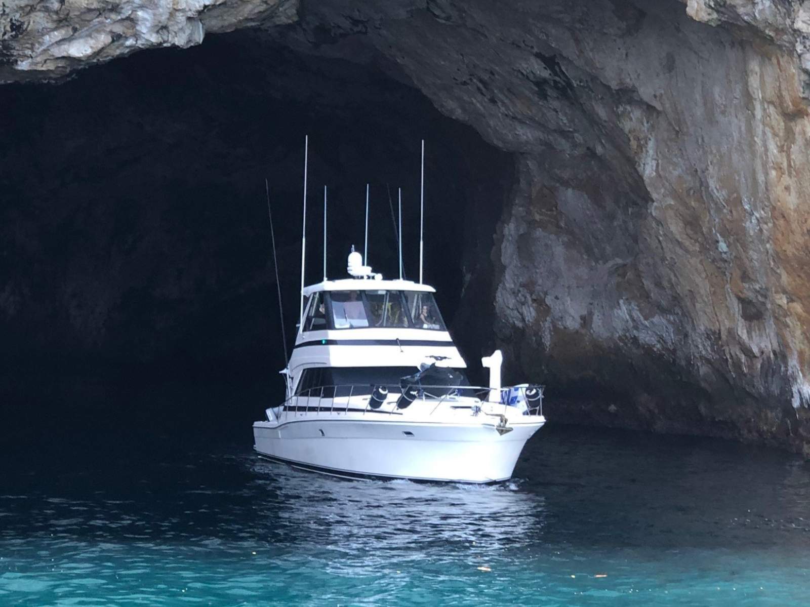 Riviera 48 Flybridge