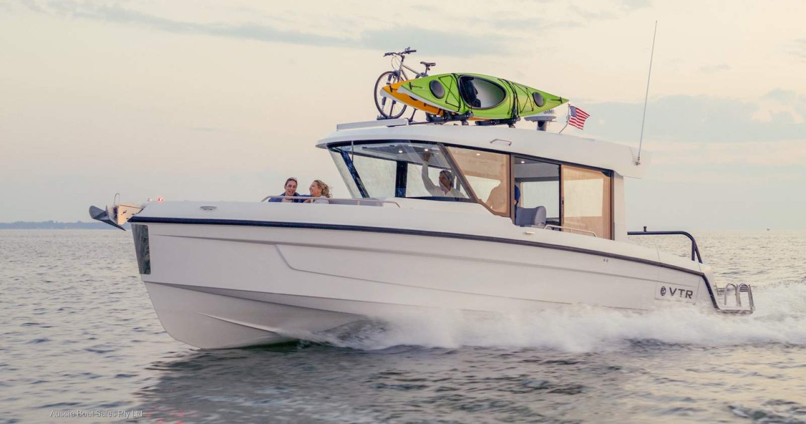 Cruisers Yachts 38 VTR Enclosed