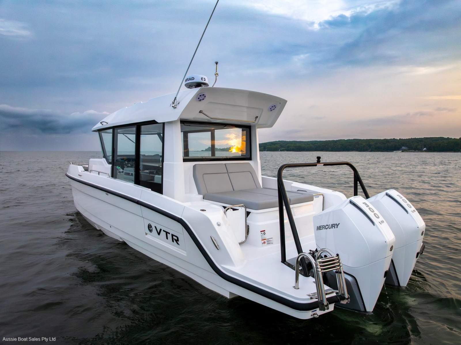 Cruisers Yachts 38 VTR Enclosed