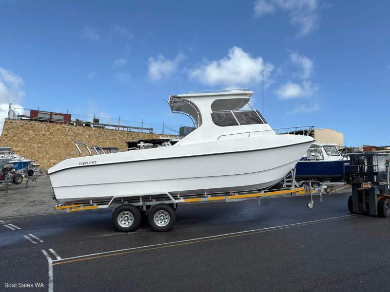 Tom Cat TOMCAT 747 NEW HULL AND TRAILER PACKAGE