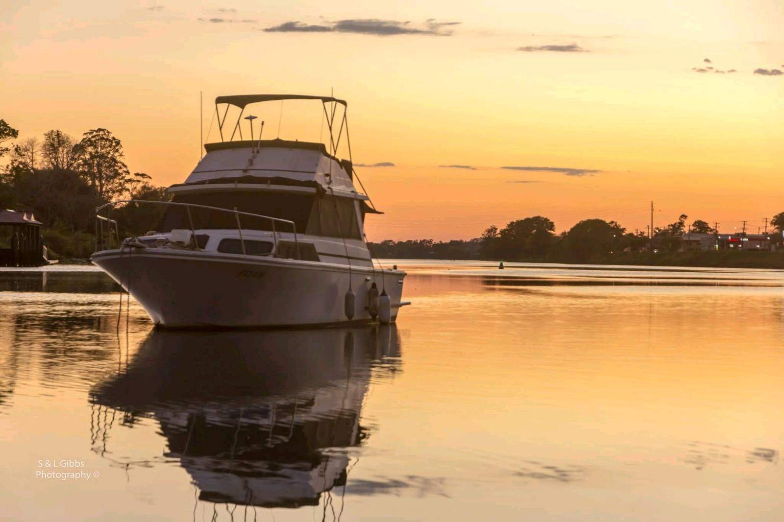 Mariner 34 Flybridge - Twin V8 Cummins Diesels