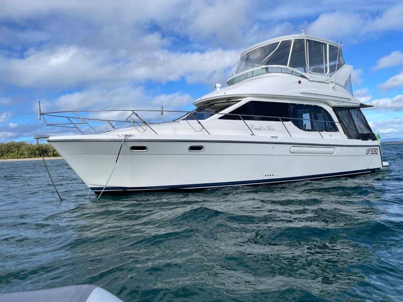 Bayliner 3788 Command Bridge, twin Cummins 330hp 6BTA