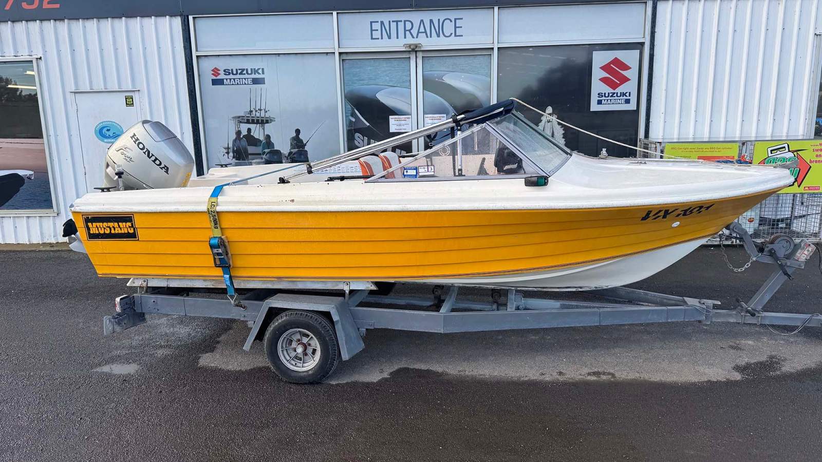 Mustang 1500 Half Cabin