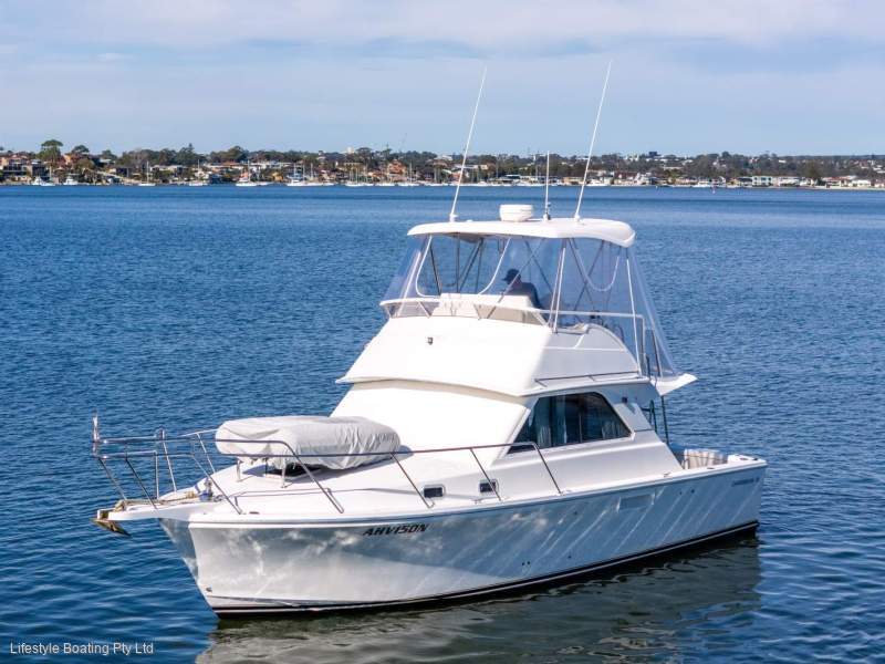Caribbean 35 Flybridge Cruiser