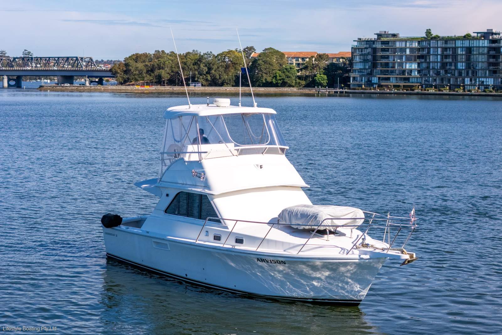Caribbean 35 Flybridge Cruiser Caribbean 35 Flybridge Cruiser