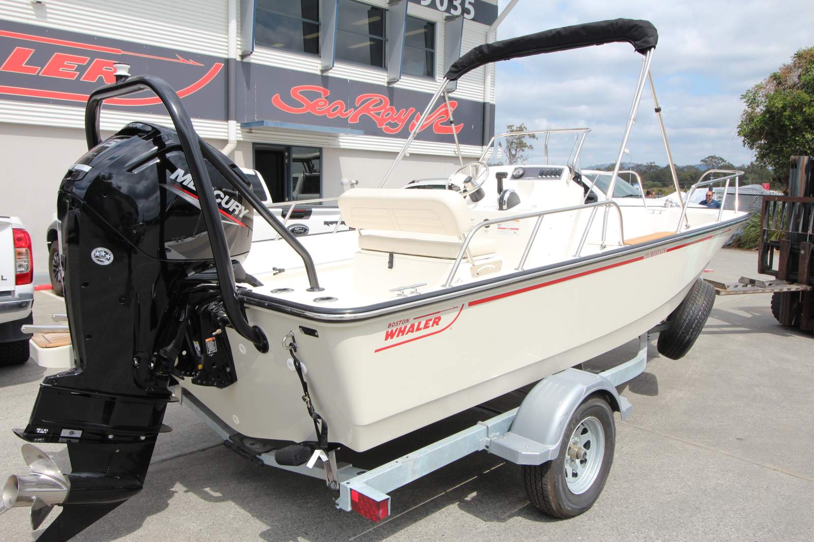 Boston Whaler 170 Montauk Centre Console