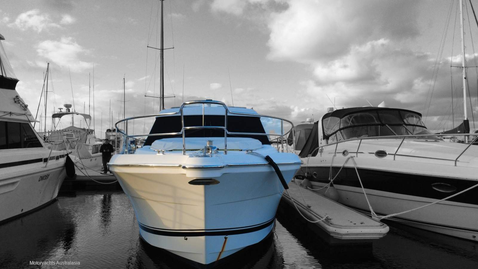 Riviera 3600 Sport Yacht Series 11