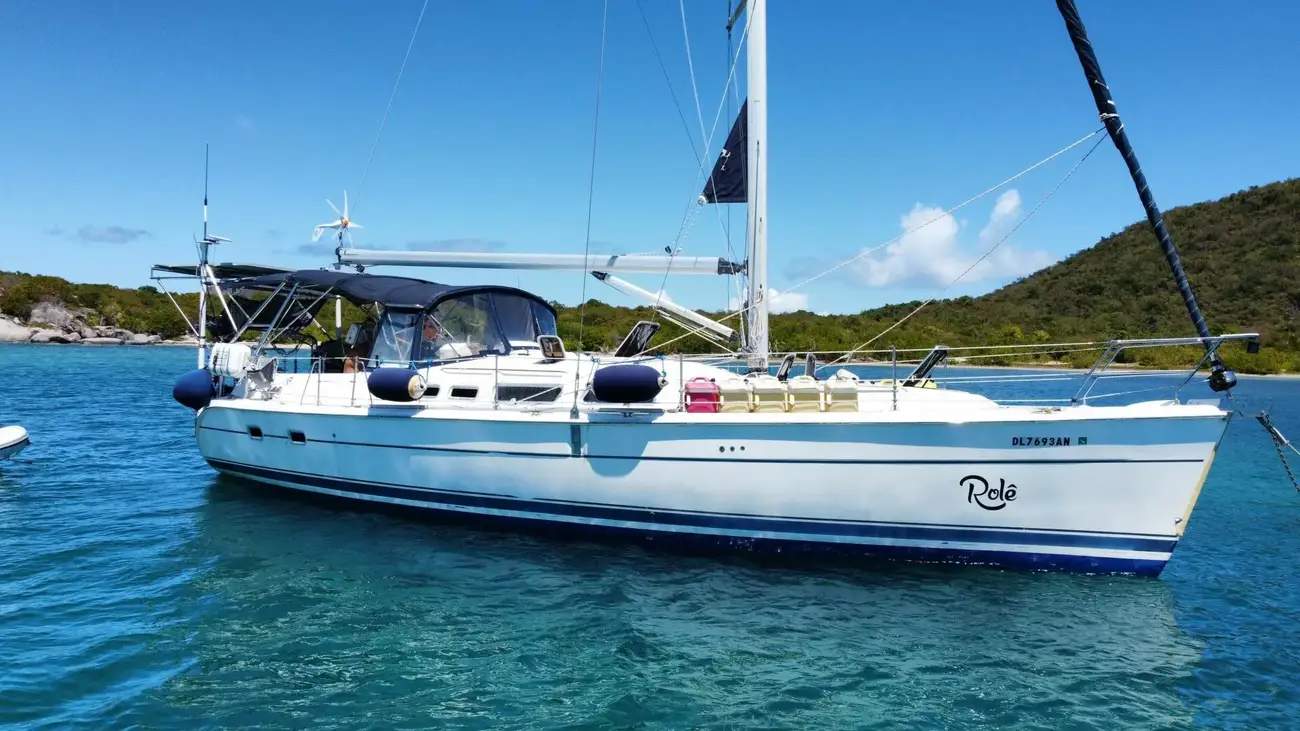 Hunter 44 Deck Saloon