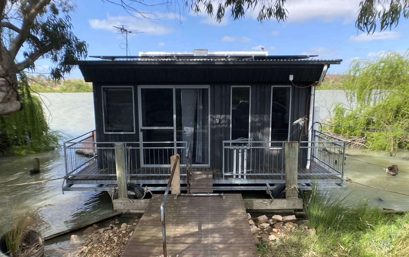 "Bucket List" 2022 Two Deck Rear Living Houseboat.