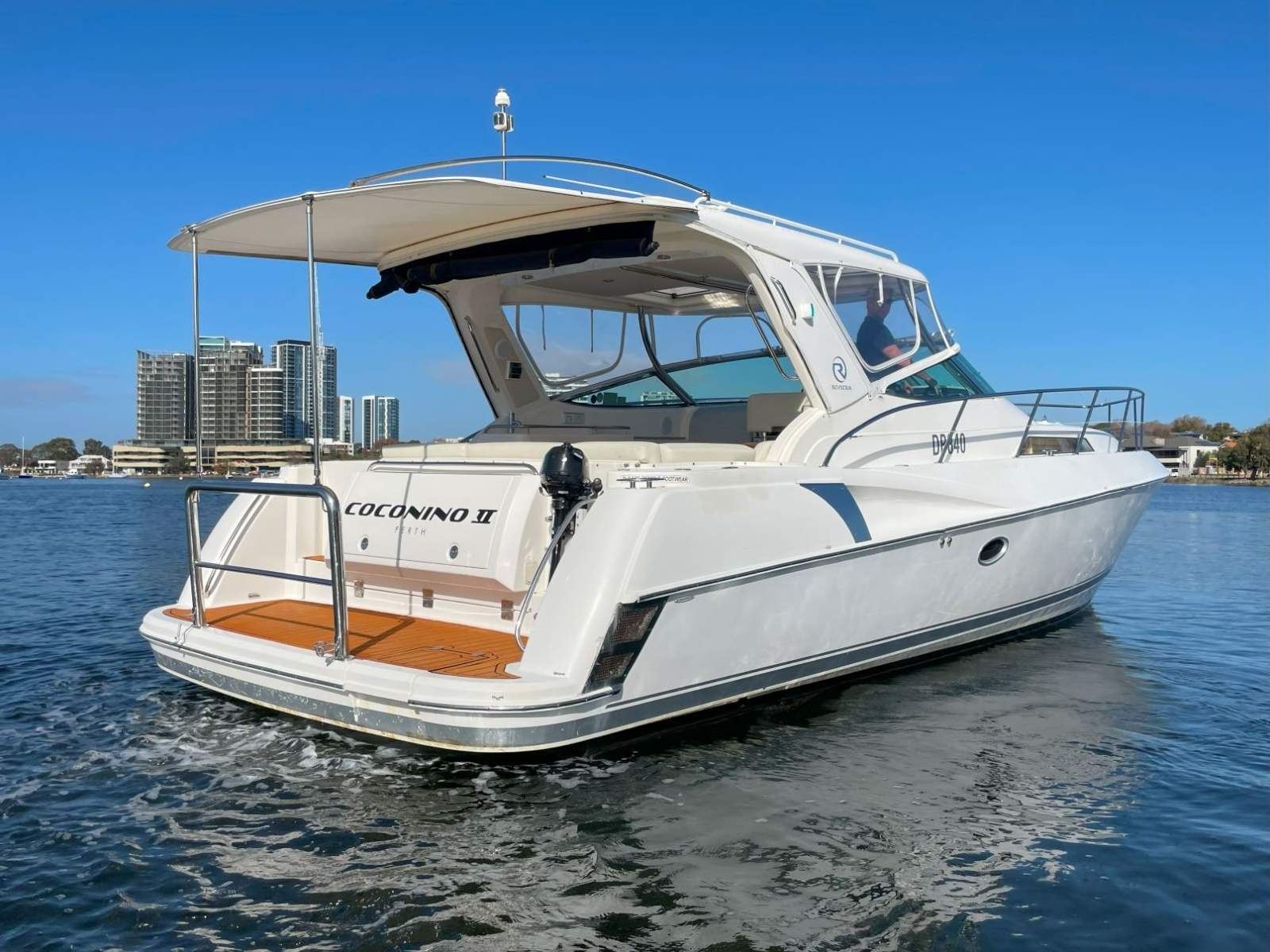 Riviera M400 Sports Cruiser