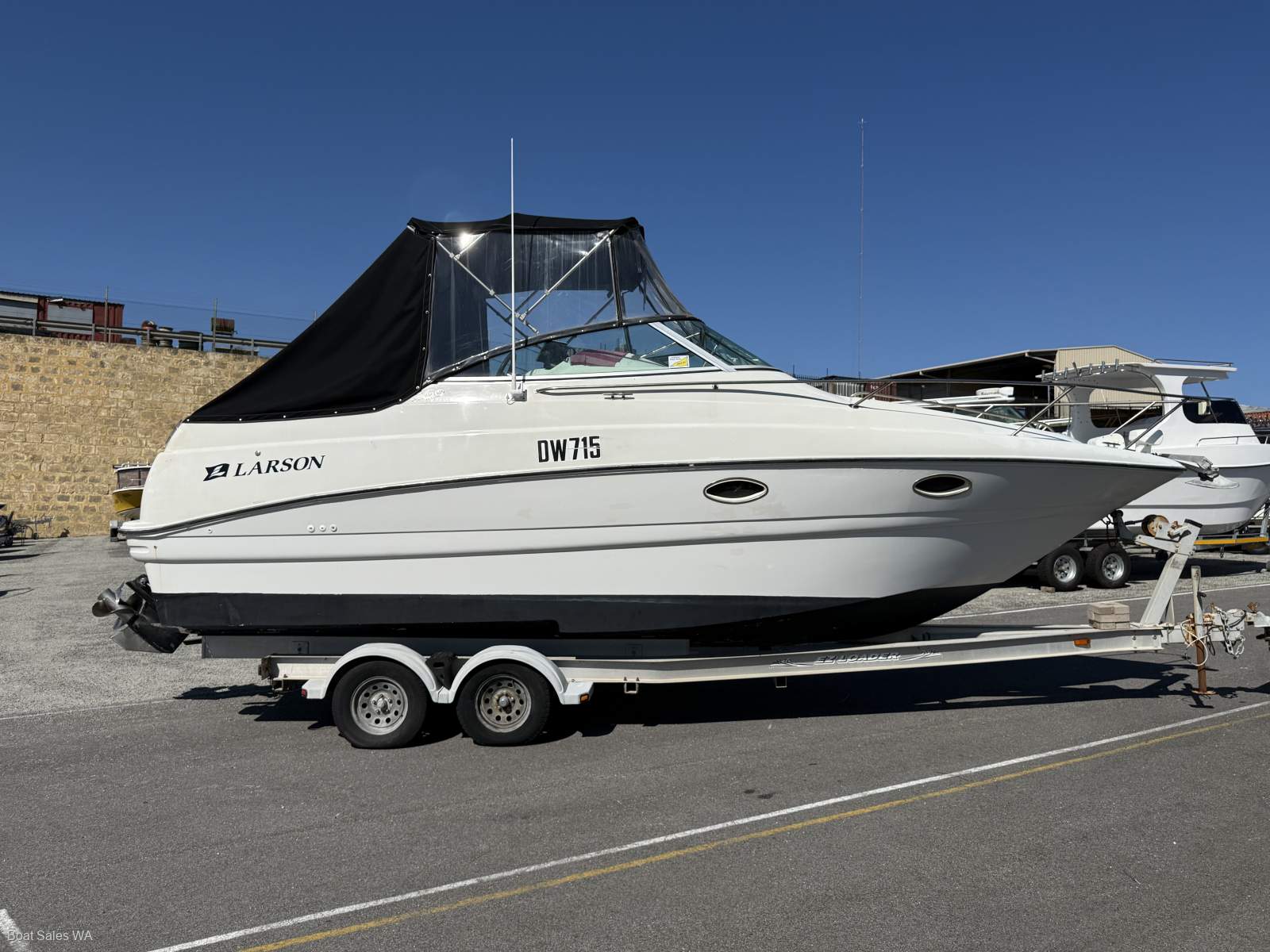 Larson Cabrio 260 1996 MODEL VESSEL 7.4L MERCRUISER MPI