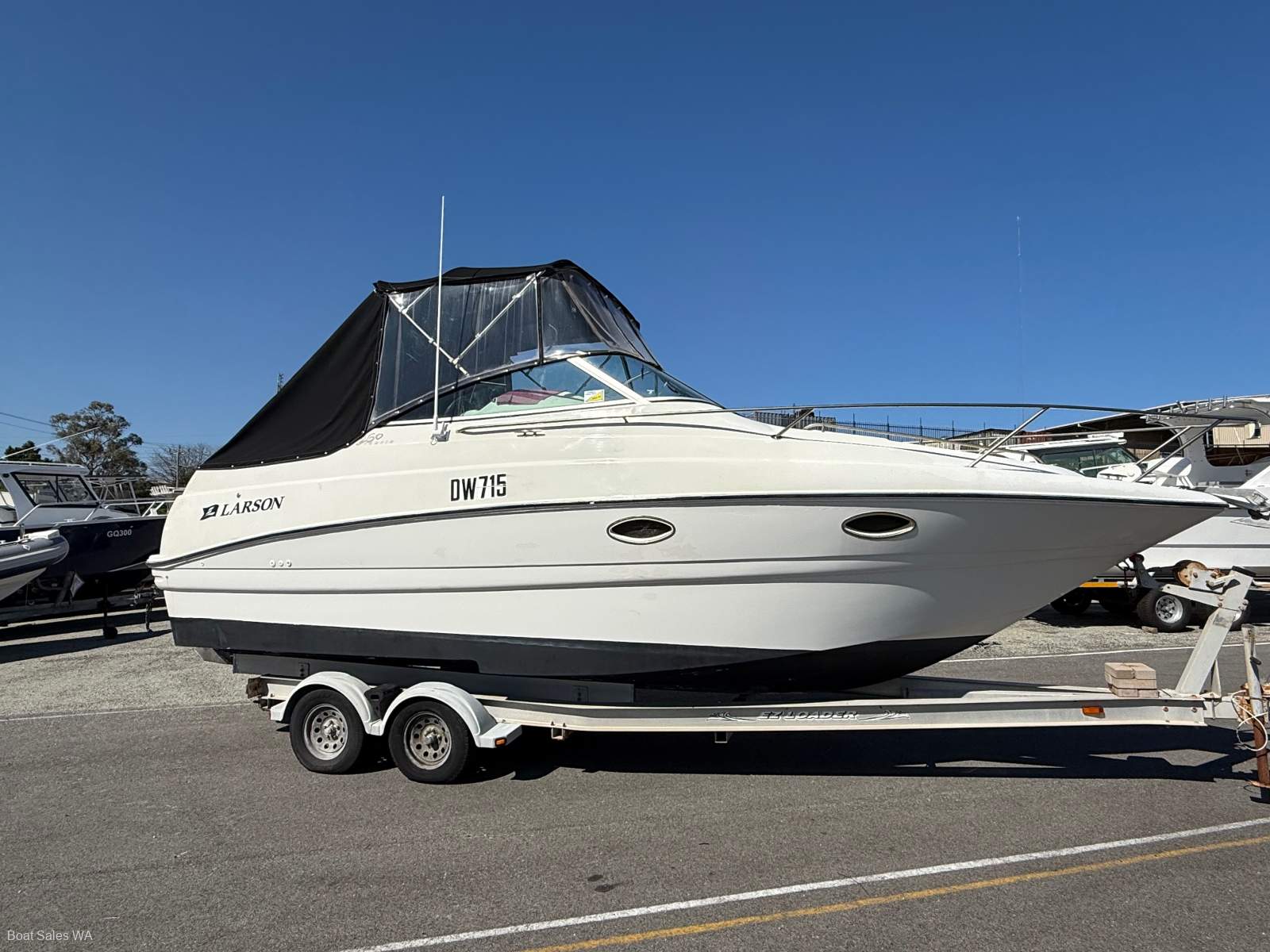 Larson Cabrio 260 1996 MODEL VESSEL 7.4L MERCRUISER MPI