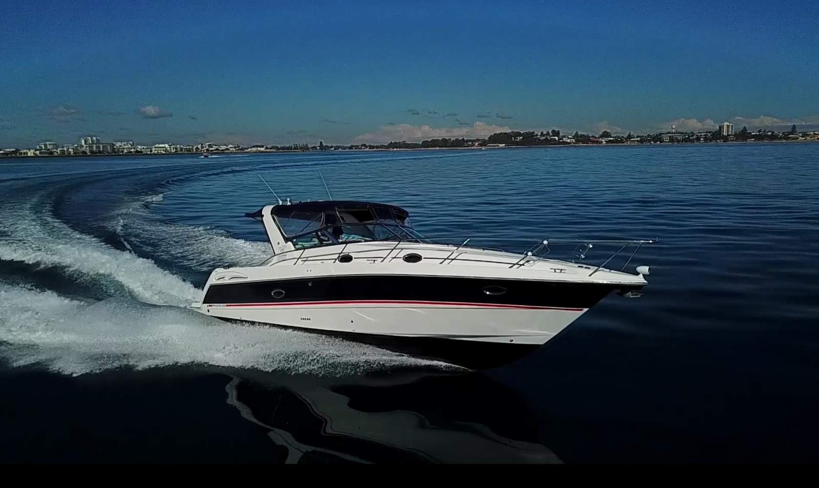 Mustang 3800 LE Sportscruiser IPS drives and diesel