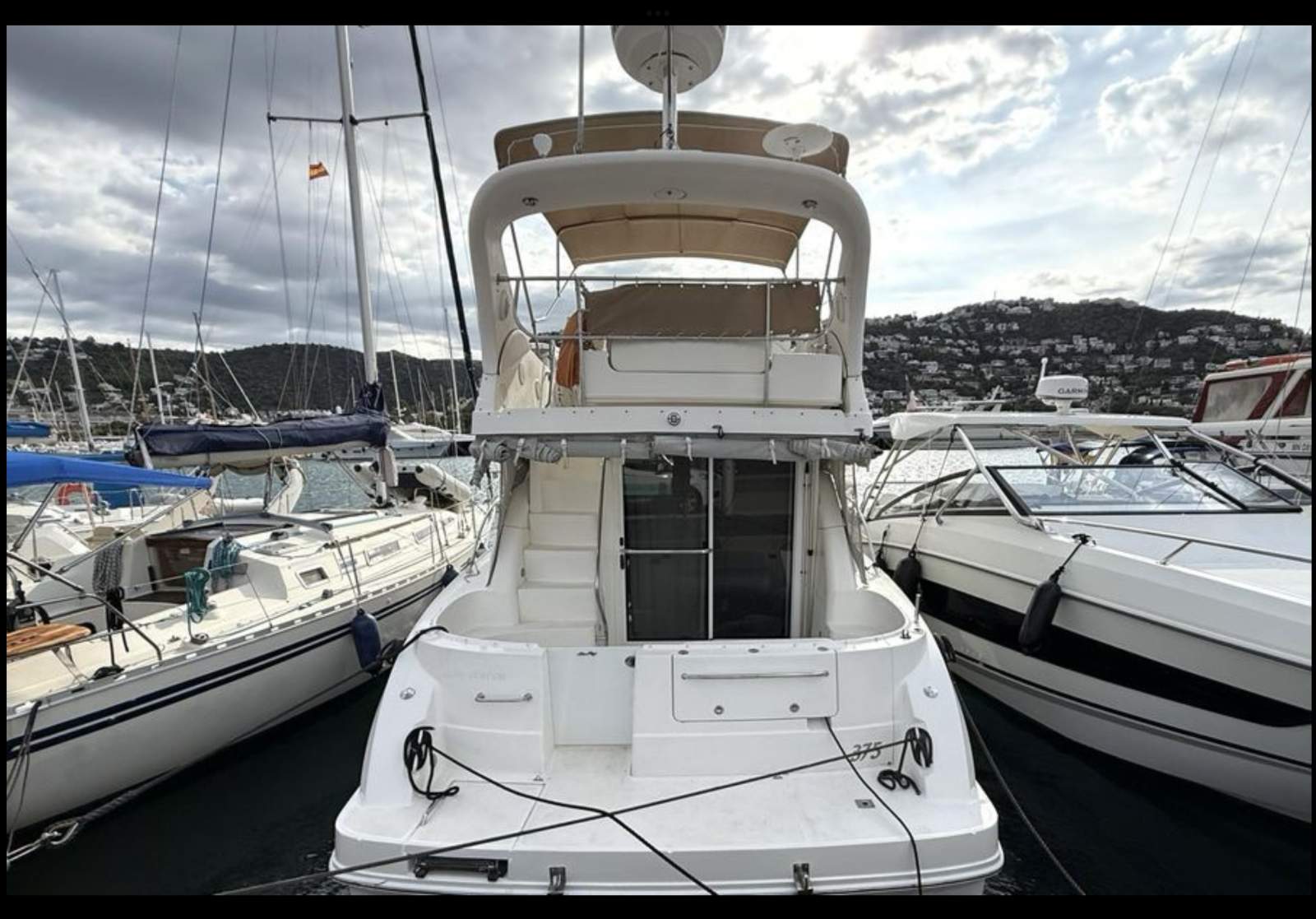Sea Ray 375 Sedan Bridge Fly